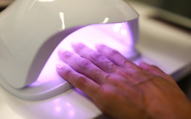 Read more about the article Does UV Light Dry Regular Nail Polish? The Facts [2024]
