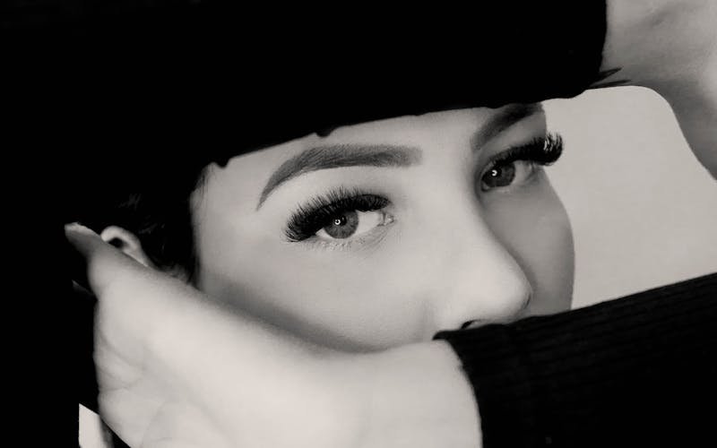 You are currently viewing Can You Use Micellar Water to Remove Eyelash Extensions Safely?