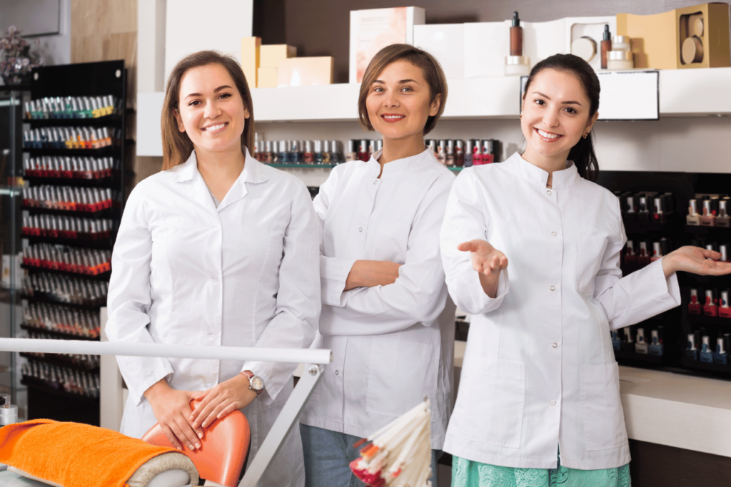How Long Does a Full Set of Acrylic Nails Take? Choosing the right salon.