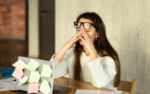 Read more about the article Why Do My Eyelashes Hurt? Common Causes and Relief Tips